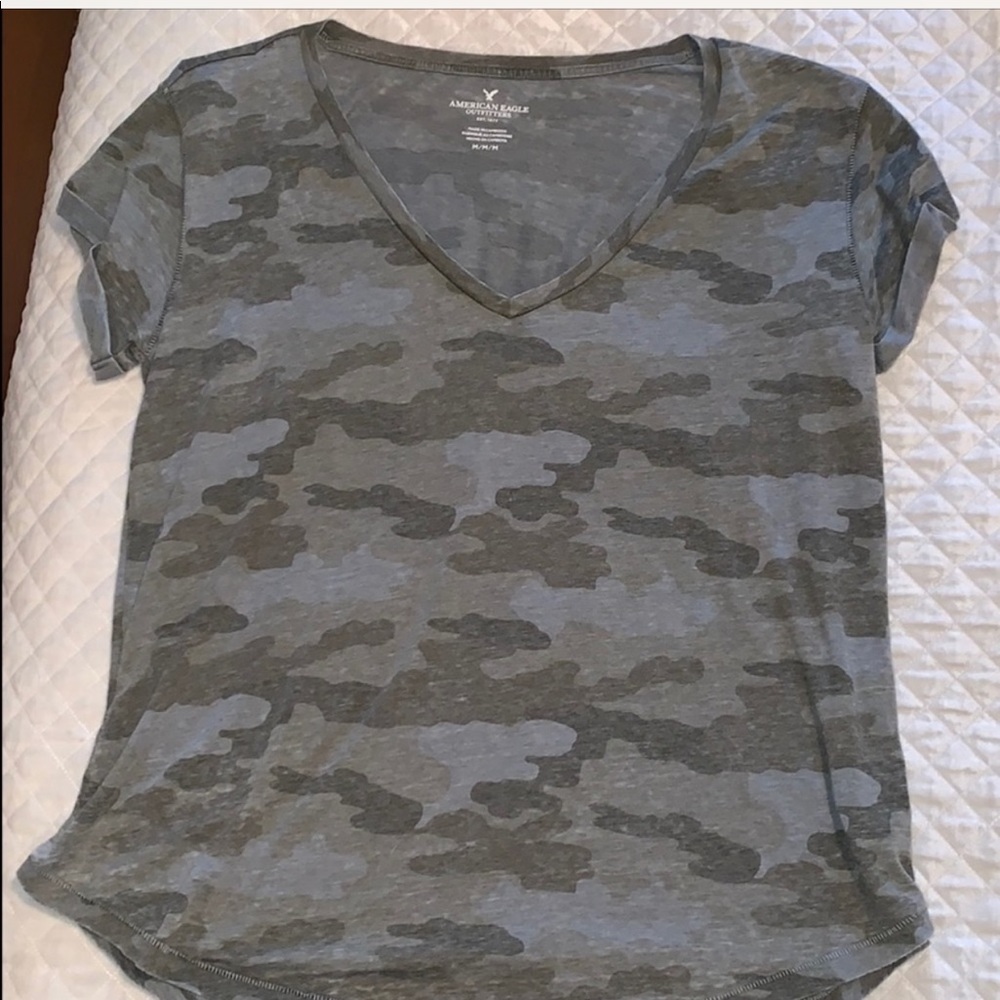 SOLD❌ American Eagle V-neck Tee